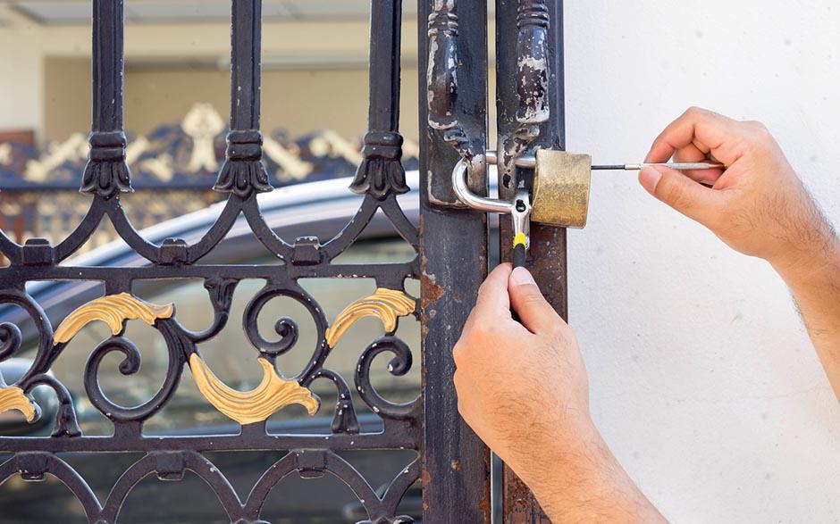 changer cylindre porte Arles